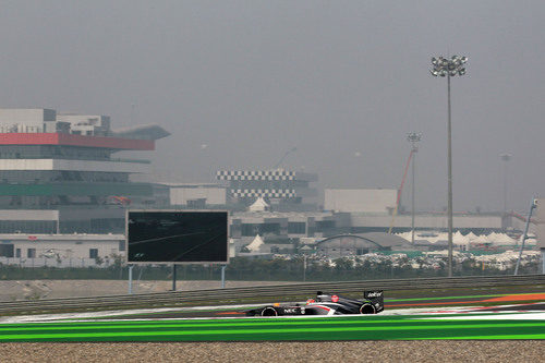 Nico Hülkenberg a toda velocidad en la clasificación del GP de India 2013