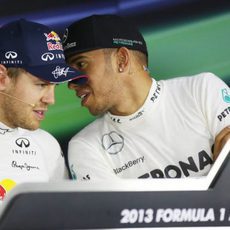 Lewis Hamilton le susurra al oído a Sebastian Vettel