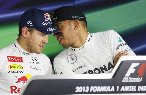 Lewis Hamilton le susurra al oído a Sebastian Vettel