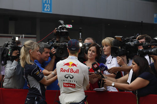 Sebastian Vettel atiende a los medios en la India