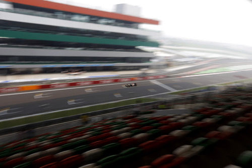 Romain Grosjean en la recta del Buddh International Circuit