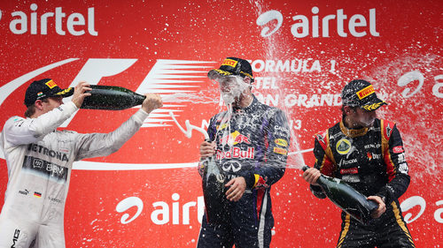 Baño de champán en el podio entre Rosberg, Grosjean y Vettel