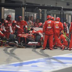 Parada en boxes para Fernando Alonso