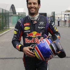 Mark Webber sonríe tras abandonar en la India