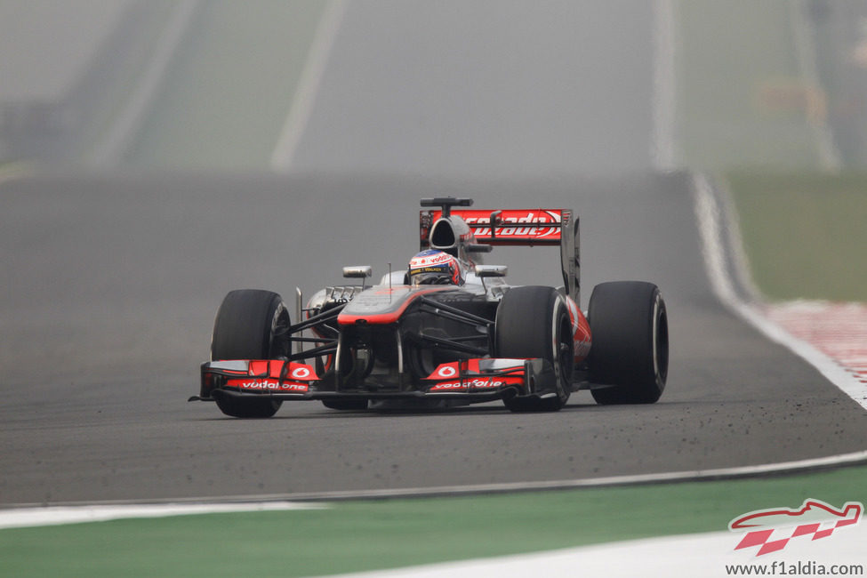 Jenson Button tuvo que abandonar al final en la India