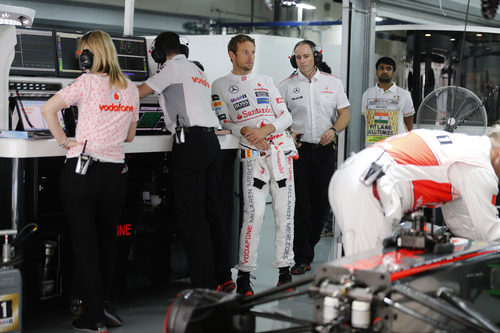 Jenson Button, en el garaje de McLaren