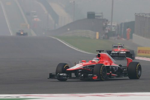 Jules Bianchi llega al final de la recta de atrás