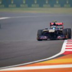 Daniel Ricciardo imprime un gran ritmo con los medios