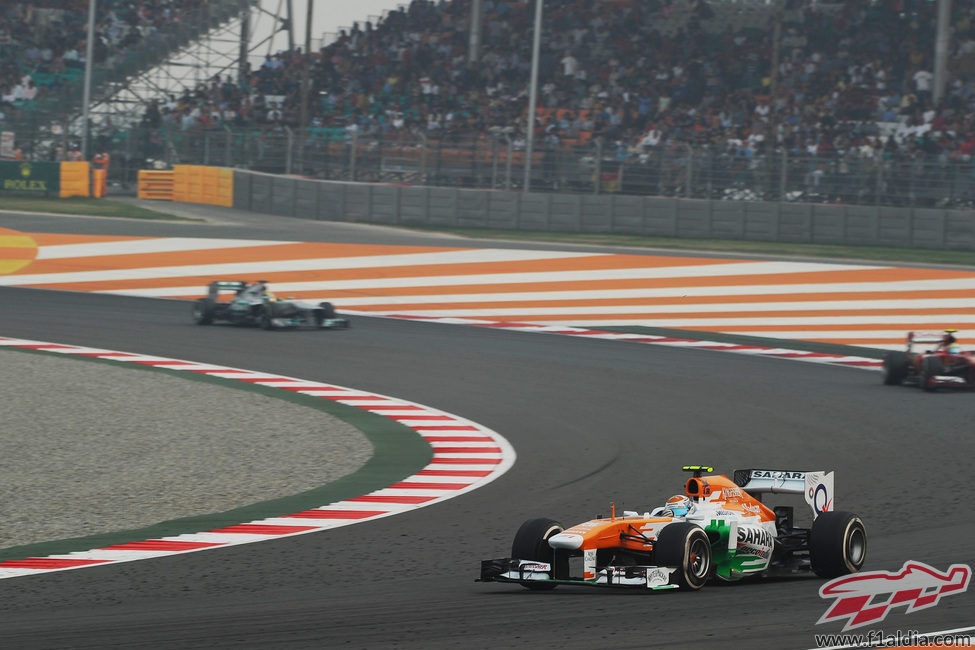 Adrian Sutil rueda con los medios con su VJM06