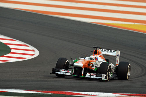 Paul di Resta rueda con el medio con su VJM06