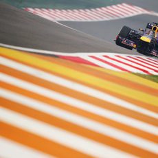 Sebastian Vettel afronta la recta de atrás en la India