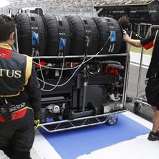 Lotus custodia sus neumáticos