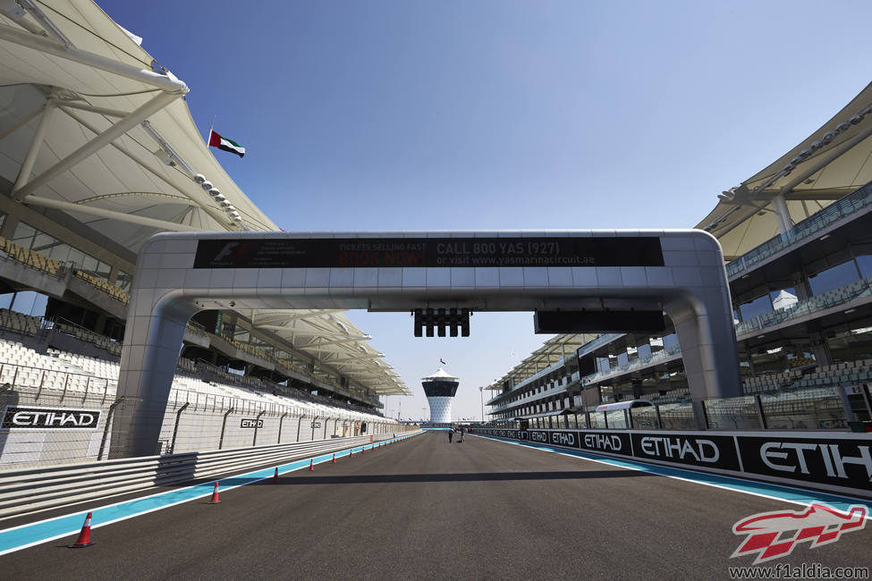 Recta del circuito de Yas Marina