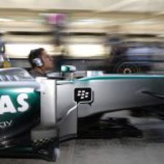 Ensayo de 'pit stops' en Mercedes