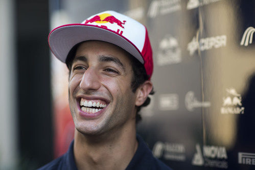 Daniel Ricciardo, sonriente en Abu Dabi