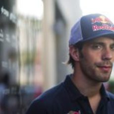 Jean-Eric Vergne en el paddock de Yas Marina