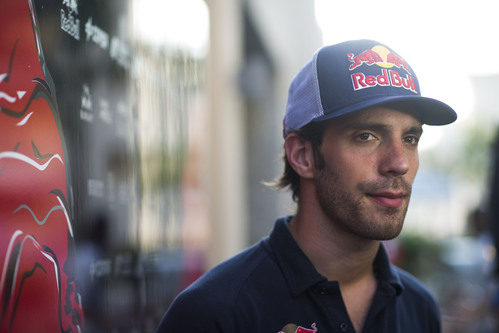 Jean-Eric Vergne en el paddock de Yas Marina