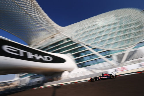 Jean-Eric Vergne prueba el neumático medio en el Yas Marina