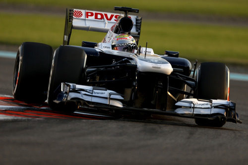 Pastor Maldonado se prepara para el GP de Abu Dabi 2013