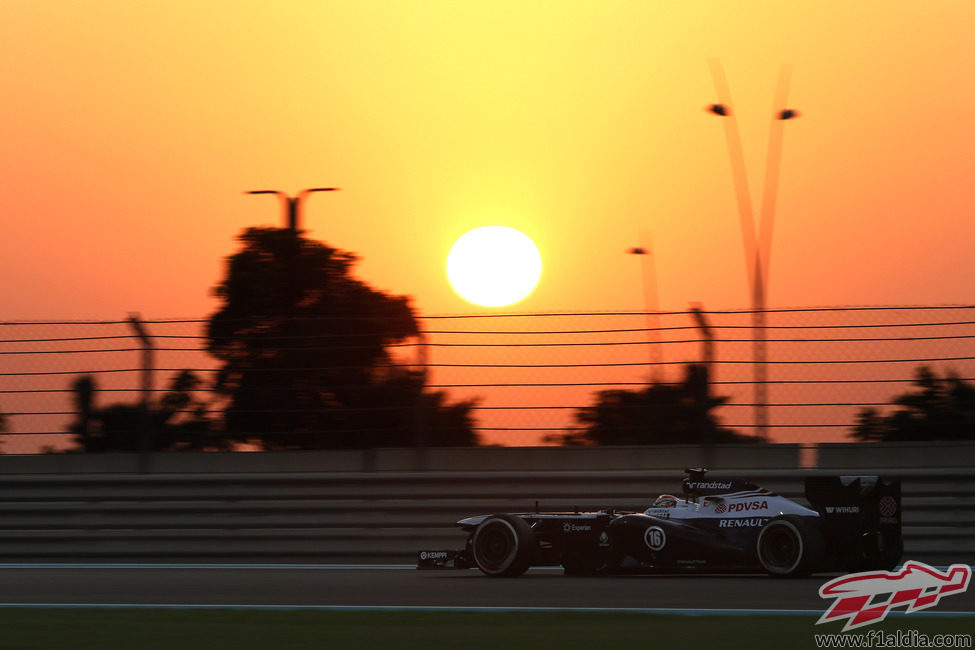 Pastor Maldonado ve como atardece desde su FW35