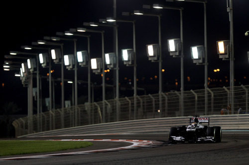 Pastor Maldonado exprime los blandos en el trazado de Yas Marina