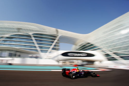 Mark Webber con el neumático medio en el Yas Marina