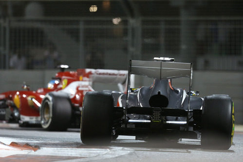 Esteban Gutiérrez persigue a uno de los Ferrari en Abu Dabi