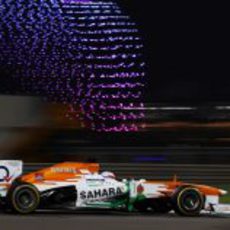 Paul di Resta prueba el neumático blando en los Libres 2 de Abu Dabi