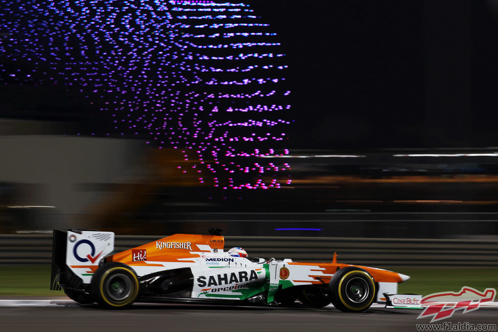 Paul di Resta prueba el neumático blando en los Libres 2 de Abu Dabi