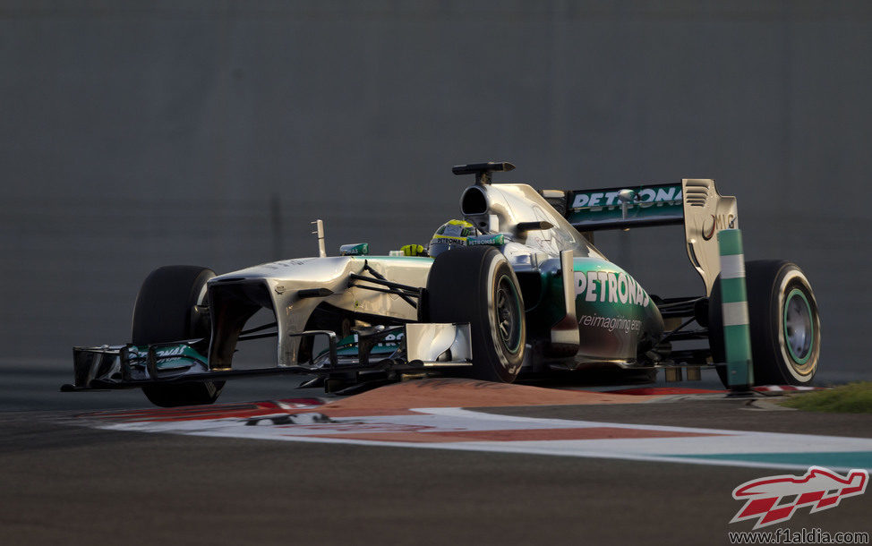 Nico Rosberg se sube por los pianos en Abu Dabi