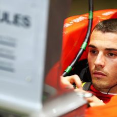 Jules Bianchi estudia la telemetría