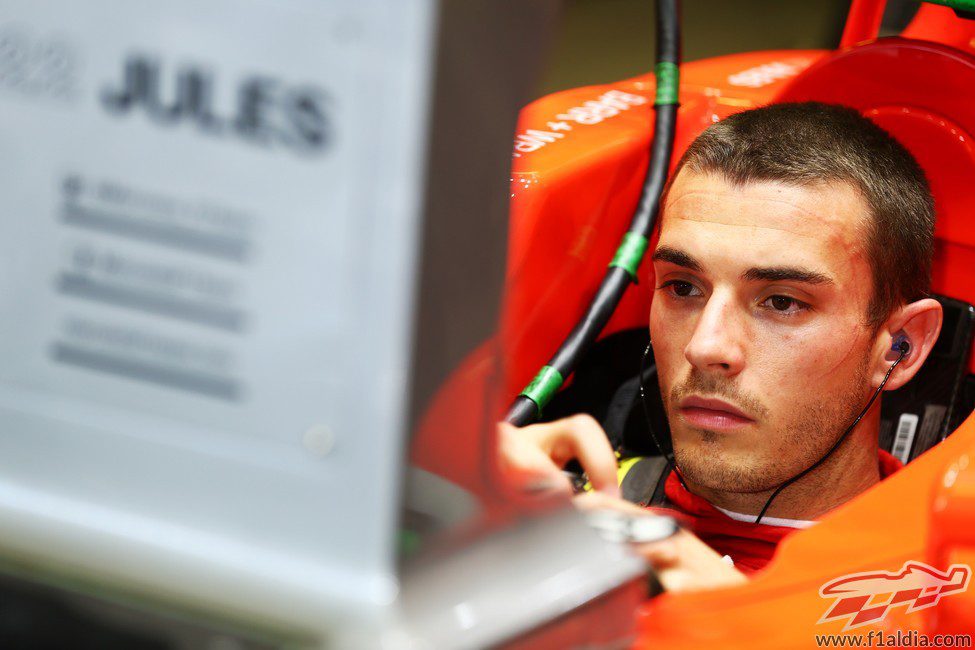 Jules Bianchi estudia la telemetría