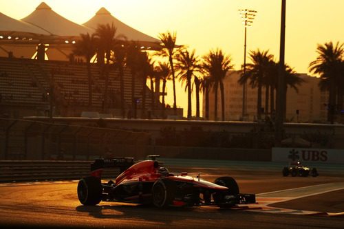 Max Chilton rueda en el atardecer