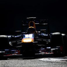 Sebastian Vettel emerge de las sombras