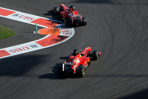 Fernando Alonso y Felipe Massa avanzan en Abu Dabi