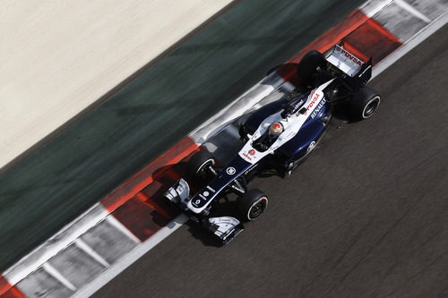 Pastor Maldonado pilota el FW35 en Abu Dabi