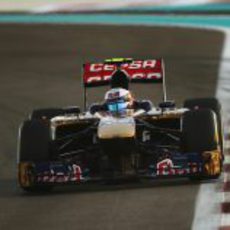 Daniel Ricciardo rueda con los medios
