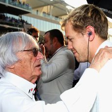 Bernie Ecclestone habla con Sebastian Vettel