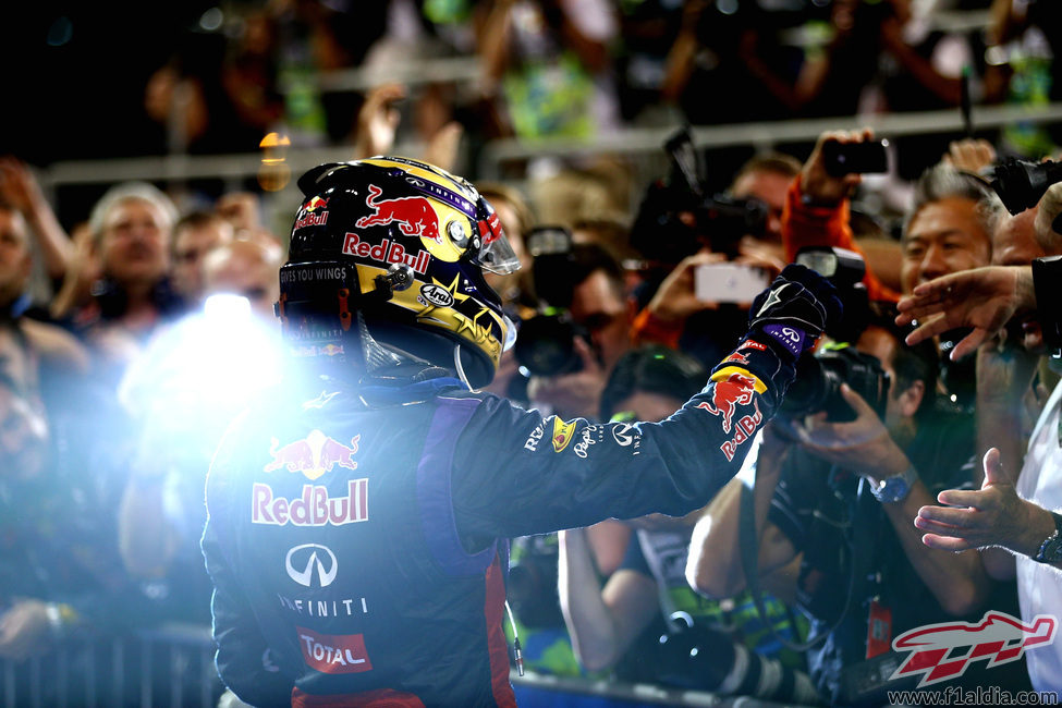 Sebastian Vettel celebra su victoria en Abu Dabi