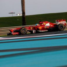 Fernando Alonso usa el blando en el primer stint