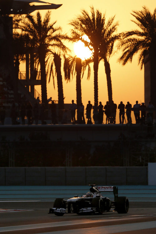 Pastor Maldonado exprime los medios en el trazado de Yas Marina