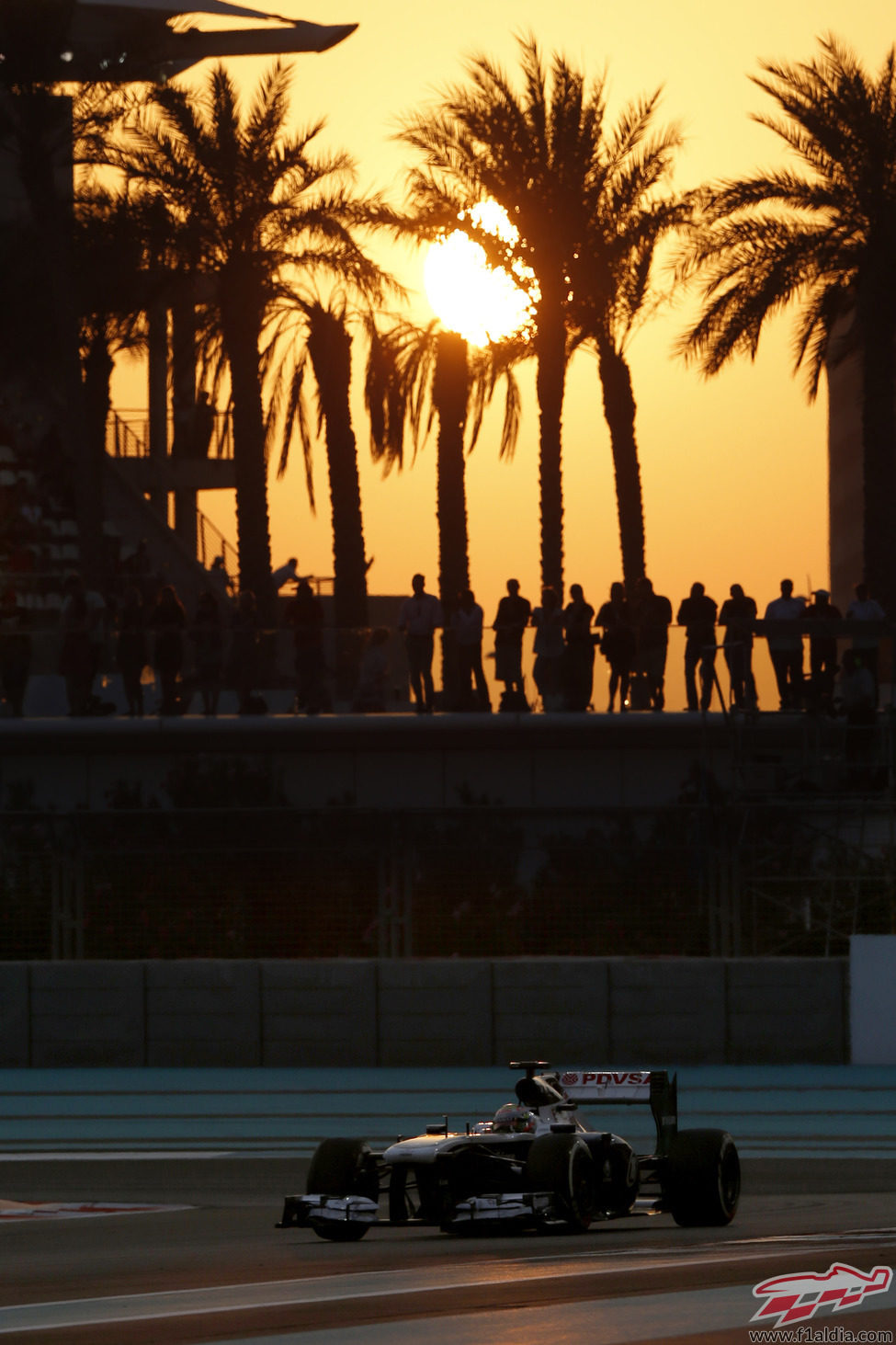 Pastor Maldonado exprime los medios en el trazado de Yas Marina