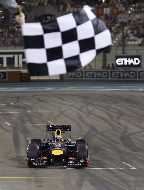 Bandera a cuadros para Sebastian Vettel