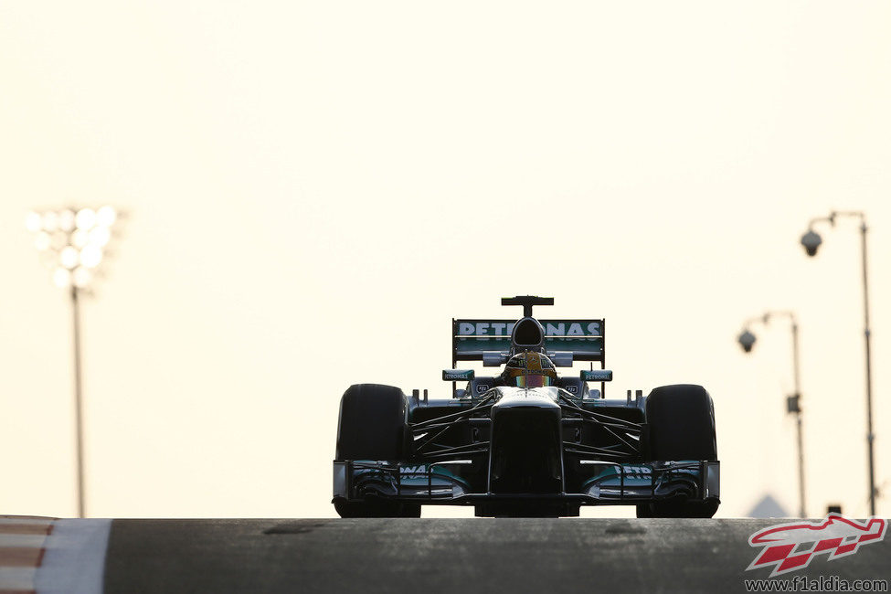 Lewis Hamilton sale a la pista en los terceros libres