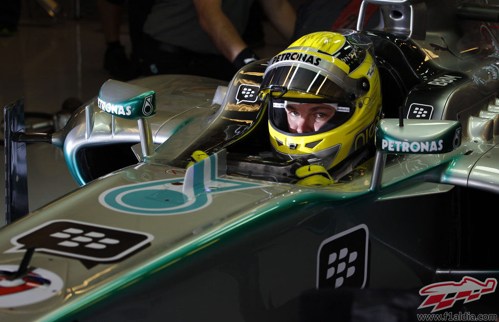 Nico Rosberg en su Mercedes antes de salir a la pista