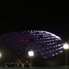Romain Grosjean bajo la espectacular noche de Abu Dabi