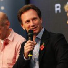 Christian Horner se dirige a sus empleados