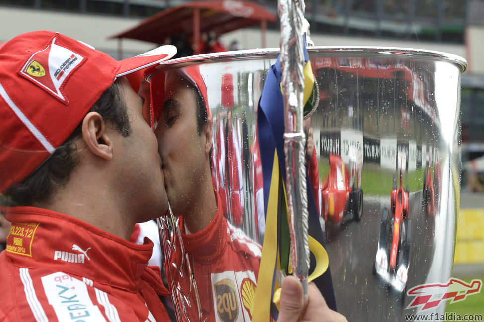 Un trofeo por los servicios prestados