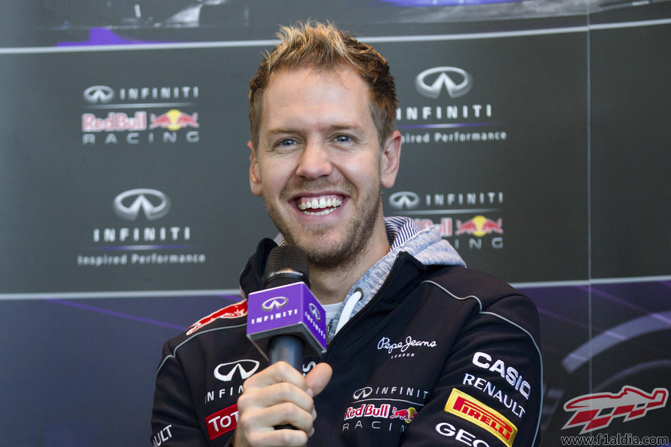 Sebastian Vettel, de visita en Infiniti