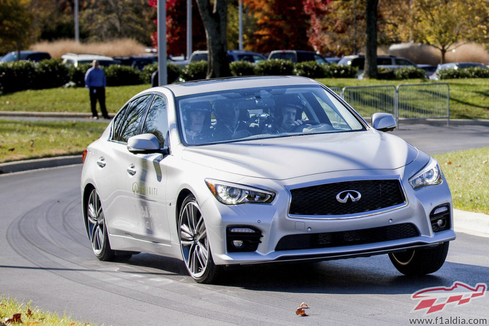 Sebastian Vettel lleva al límite el Infiniti Q50